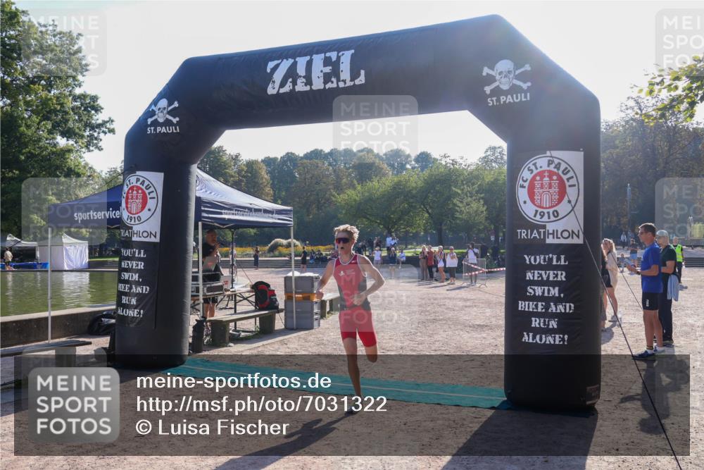 08.09.2024 - Stadtparktriathlon Luisa Fischer http://msf.ph/oto/7031322 08.09.2024 09:33:44 Ziel 8 meine-sportfotos.de