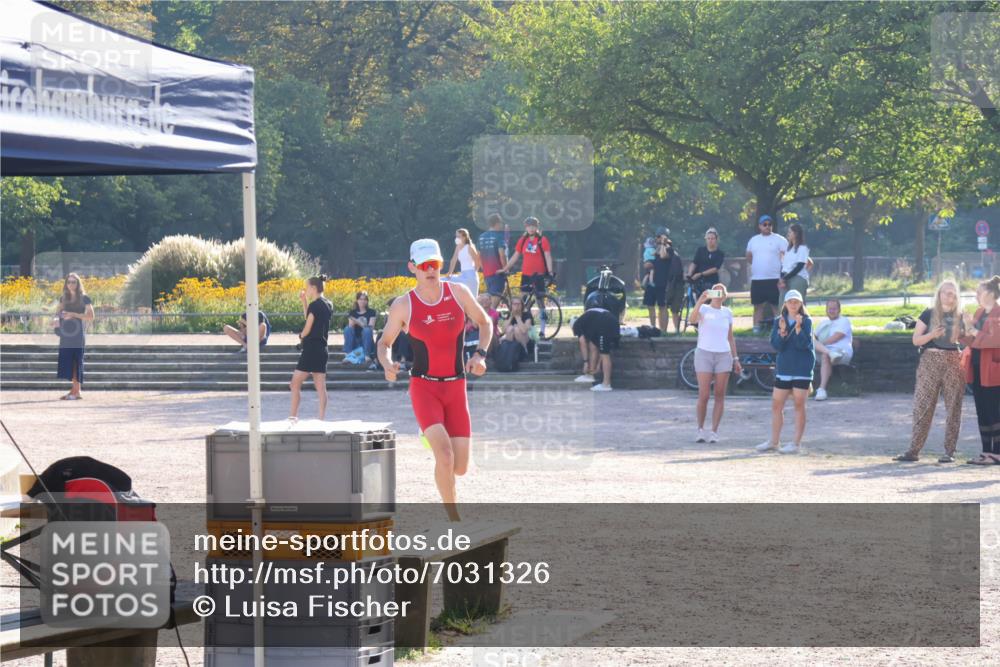08.09.2024 - Stadtparktriathlon Luisa Fischer http://msf.ph/oto/7031326 08.09.2024 09:34:12 Ziel 13 meine-sportfotos.de