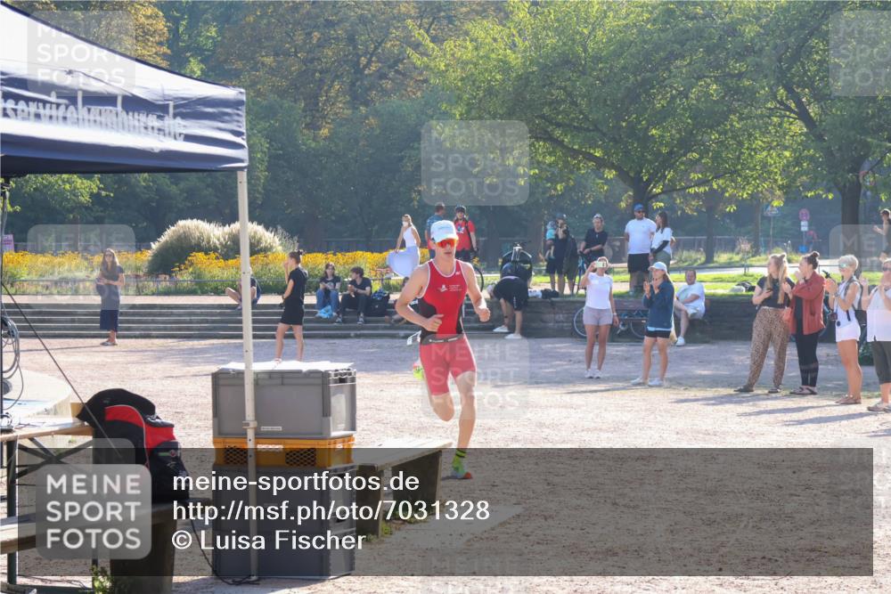 08.09.2024 - Stadtparktriathlon Luisa Fischer http://msf.ph/oto/7031328 08.09.2024 09:34:13 Ziel 13 meine-sportfotos.de
