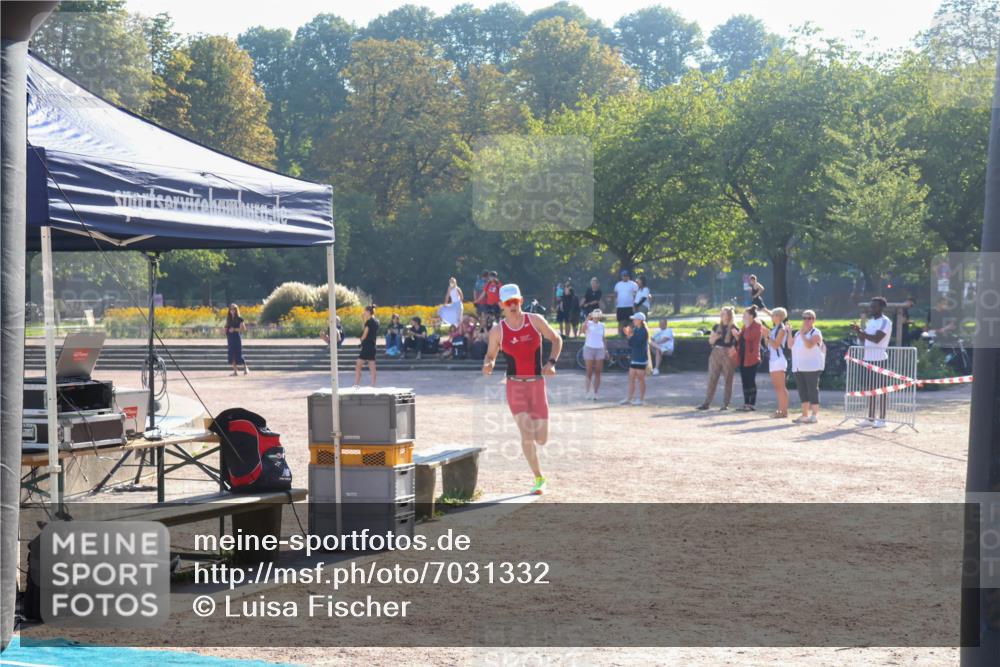08.09.2024 - Stadtparktriathlon Luisa Fischer http://msf.ph/oto/7031332 08.09.2024 09:34:13 Ziel 13 meine-sportfotos.de