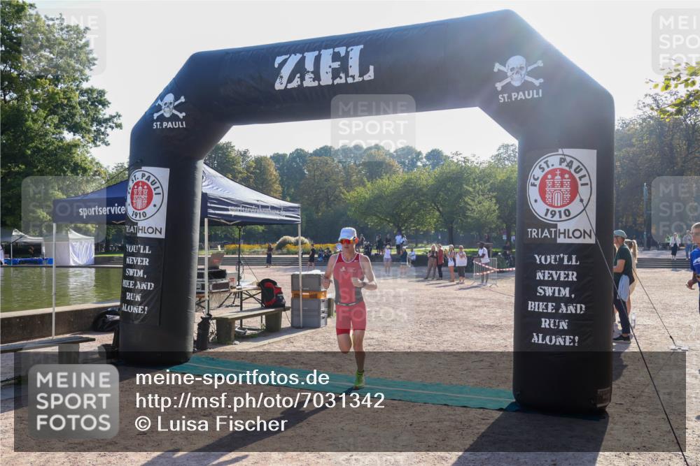 08.09.2024 - Stadtparktriathlon Luisa Fischer http://msf.ph/oto/7031342 08.09.2024 09:34:15 Ziel 13 meine-sportfotos.de