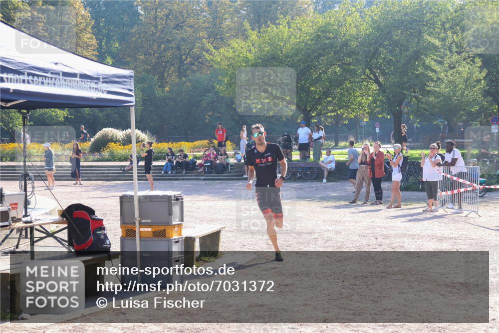 08.09.2024 - Stadtparktriathlon Luisa Fischer http://msf.ph/oto/7031372 08.09.2024 09:34:58 Ziel 11 meine-sportfotos.de
