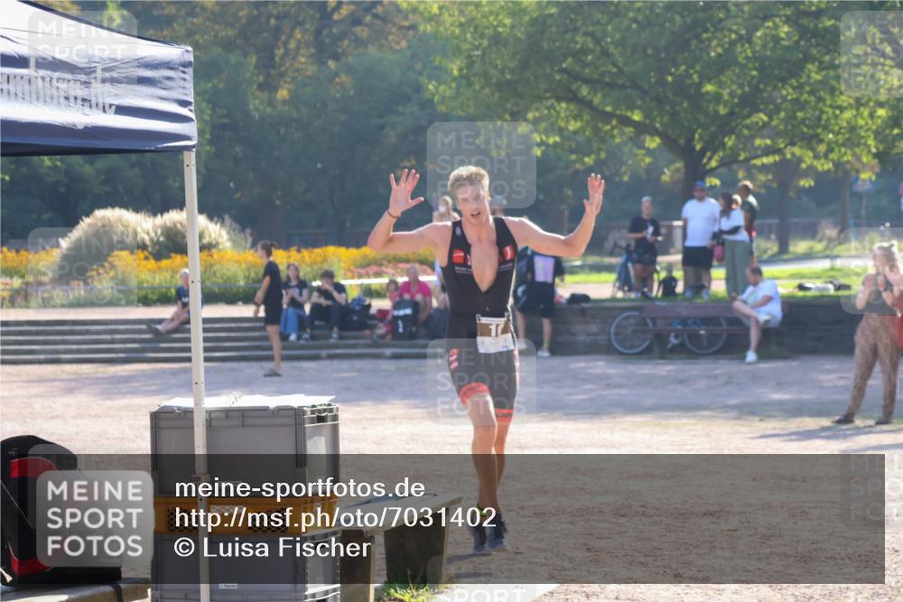 08.09.2024 - Stadtparktriathlon Luisa Fischer http://msf.ph/oto/7031402 08.09.2024 09:35:51 Ziel 10 meine-sportfotos.de