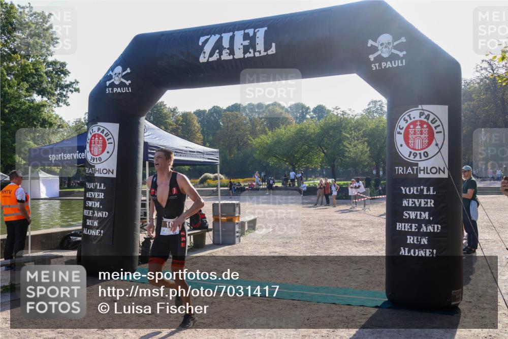 08.09.2024 - Stadtparktriathlon Luisa Fischer http://msf.ph/oto/7031417 08.09.2024 09:35:54 Ziel 10 meine-sportfotos.de