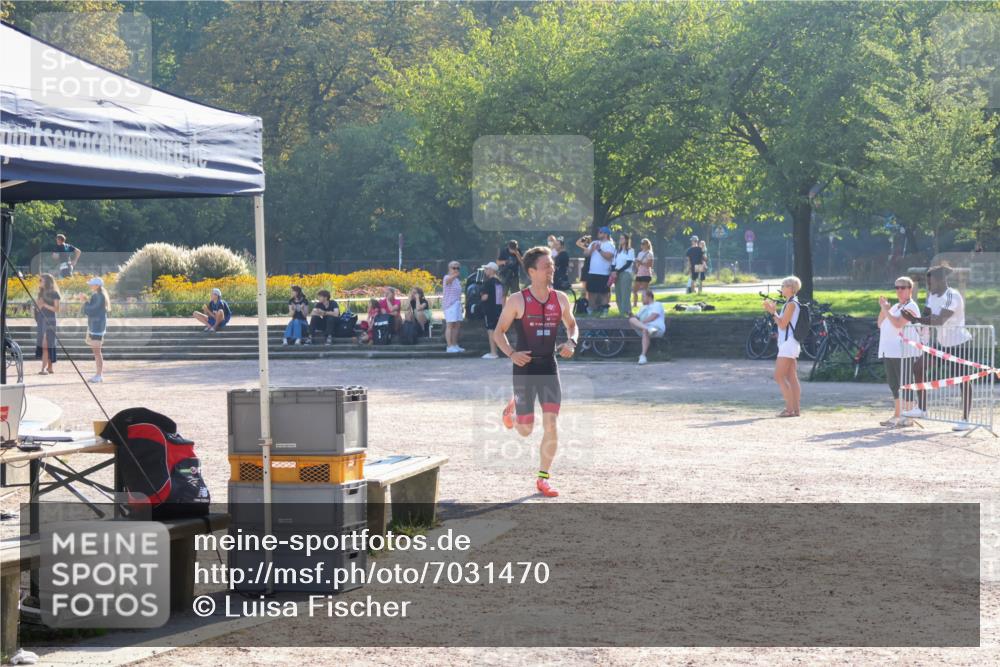 08.09.2024 - Stadtparktriathlon Luisa Fischer http://msf.ph/oto/7031470 08.09.2024 09:37:45 Ziel 33 meine-sportfotos.de