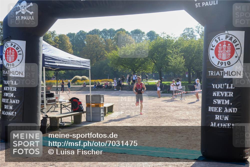 08.09.2024 - Stadtparktriathlon Luisa Fischer http://msf.ph/oto/7031475 08.09.2024 09:37:46 Ziel 33 meine-sportfotos.de