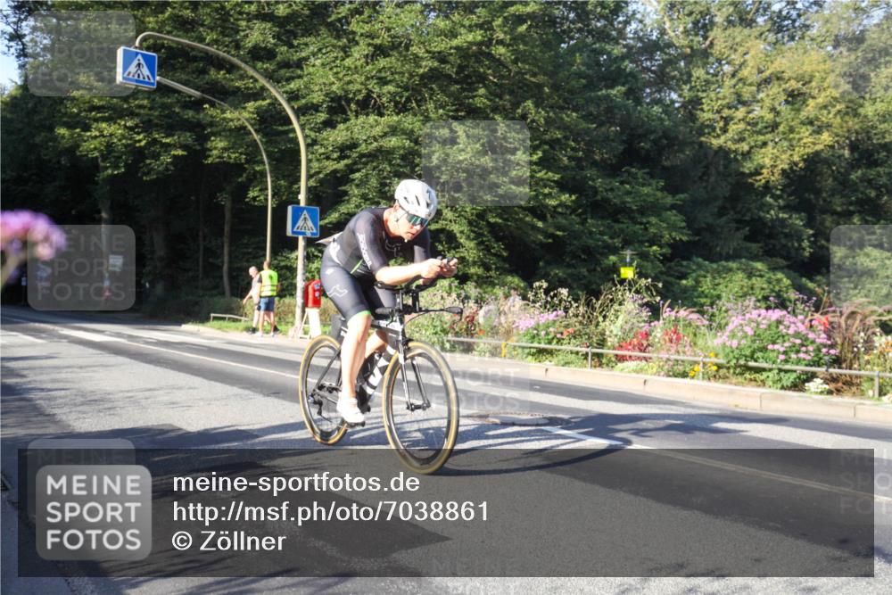 08.09.2024 - Stadtparktriathlon Zöllner http://msf.ph/oto/7038861 08.09.2024 09:04:59 Radfahren 27, 74, 121, 124 meine-sportfotos.de