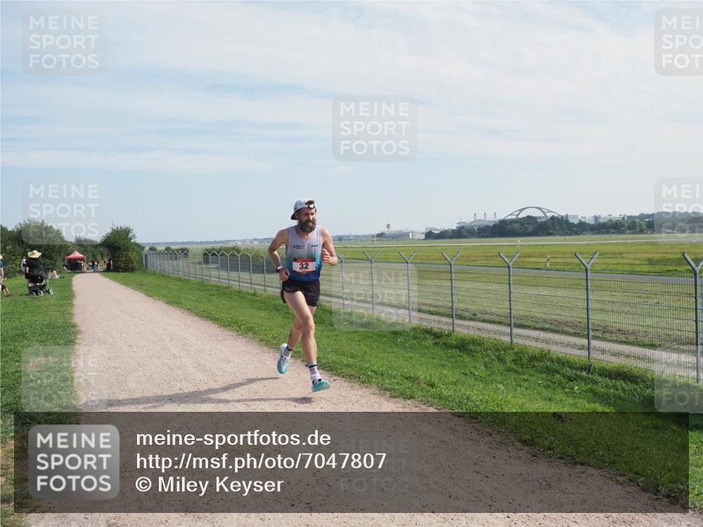 08.09.2024 - Airport Race Miley Keyser http://msf.ph/oto/7047807 08.09.2024 11:53:04 Laufen 32 meine-sportfotos.de