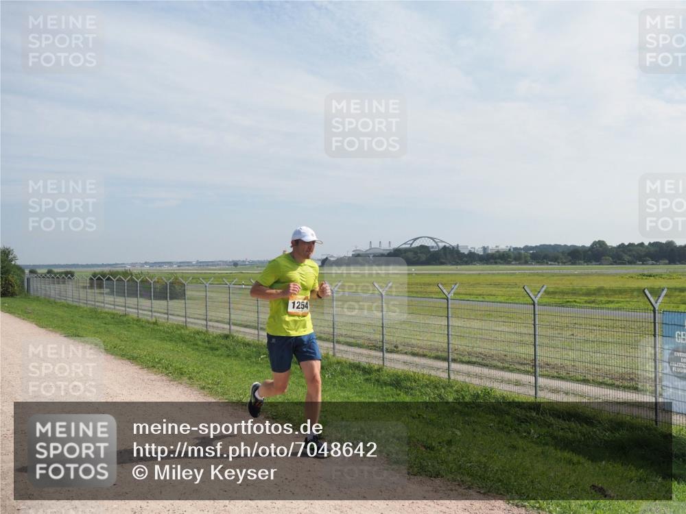08.09.2024 - Airport Race Miley Keyser http://msf.ph/oto/7048642 08.09.2024 12:07:30 Laufen 1254 meine-sportfotos.de