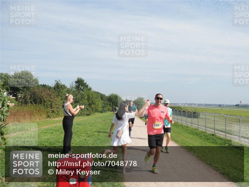 08.09.2024 - Airport Race Miley Keyser http://msf.ph/oto/7048778 08.09.2024 12:08:48 Laufen 1057 meine-sportfotos.de