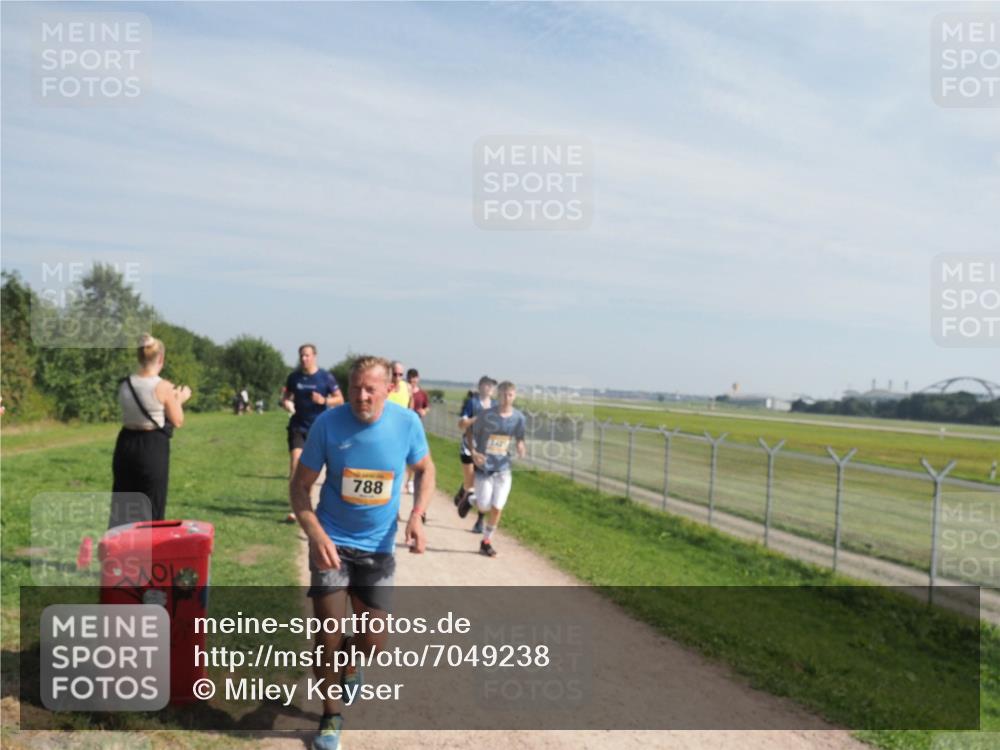 08.09.2024 - Airport Race Miley Keyser http://msf.ph/oto/7049238 08.09.2024 12:12:29 Laufen 788, 1421 meine-sportfotos.de