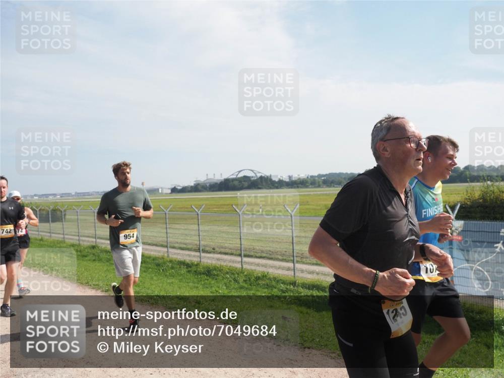 08.09.2024 - Airport Race Miley Keyser http://msf.ph/oto/7049684 08.09.2024 12:15:05 Laufen 742, 74, 954, 25, 10 meine-sportfotos.de