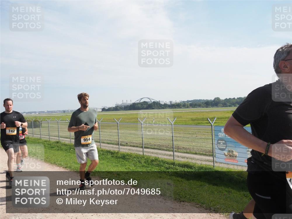 08.09.2024 - Airport Race Miley Keyser http://msf.ph/oto/7049685 08.09.2024 12:15:05 Laufen 742, 74, 954 meine-sportfotos.de