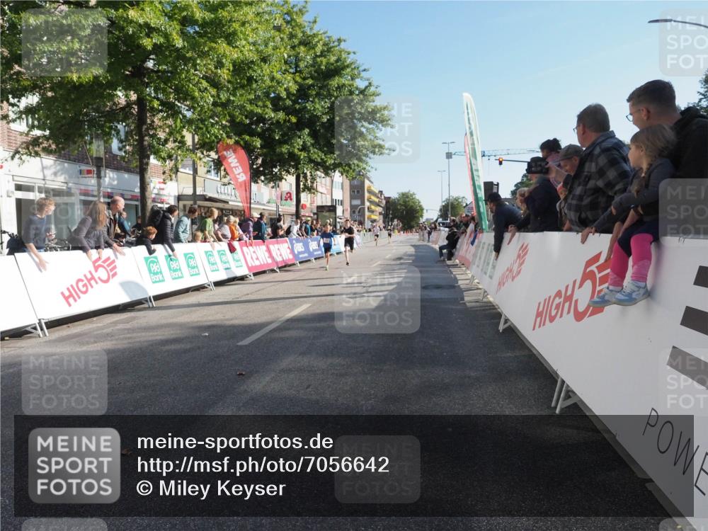 15.09.2024 - PSD Bank Halbmarathon Miley Keyser http://msf.ph/oto/7056642 15.09.2024 10:24:55 Ziel 61, 119, 131, 211 meine-sportfotos.de