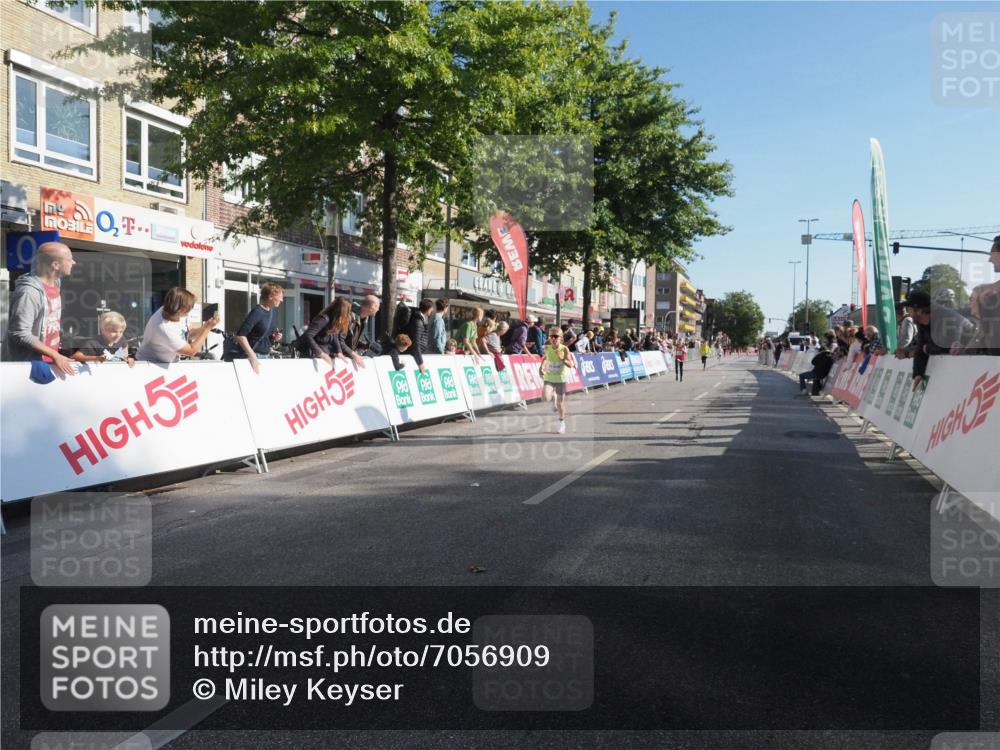 15.09.2024 - PSD Bank Halbmarathon Miley Keyser http://msf.ph/oto/7056909 15.09.2024 10:25:21 Ziel 7, 19, 66, 102, 110, 177, 257 meine-sportfotos.de