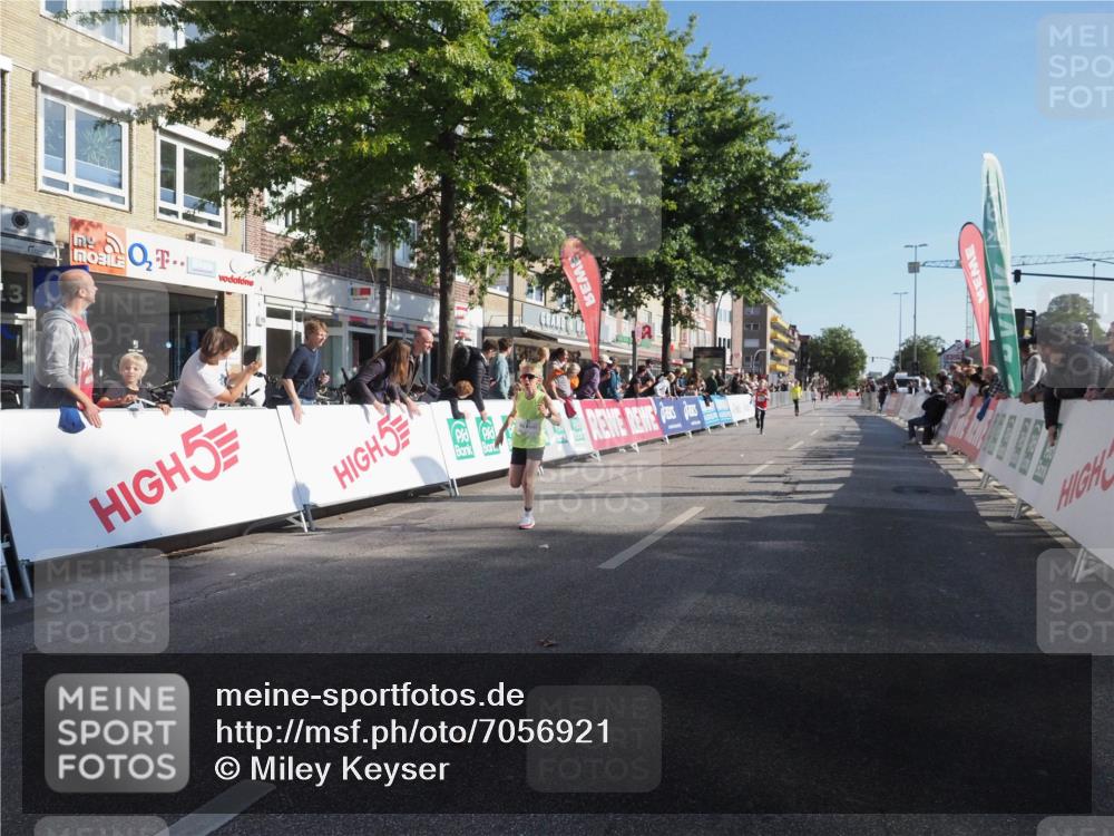15.09.2024 - PSD Bank Halbmarathon Miley Keyser http://msf.ph/oto/7056921 15.09.2024 10:25:22 Ziel 7, 19, 66, 102, 110, 177, 257 meine-sportfotos.de