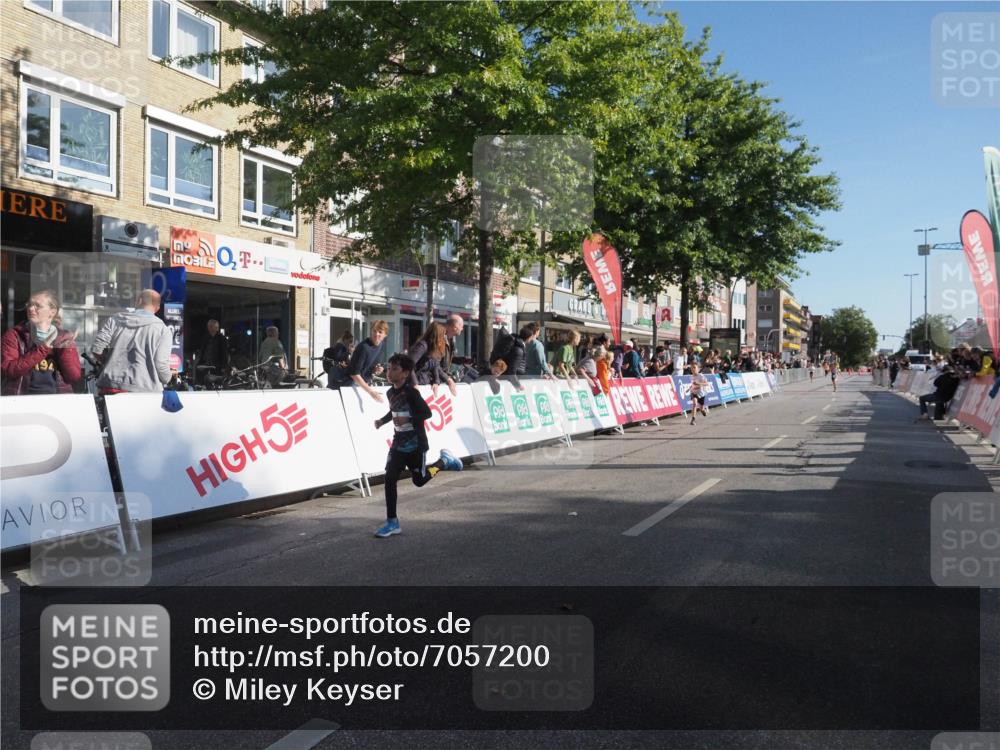 15.09.2024 - PSD Bank Halbmarathon Miley Keyser http://msf.ph/oto/7057200 15.09.2024 10:25:47 Ziel 54, 98, 221, 238, 248, 298, 300 meine-sportfotos.de