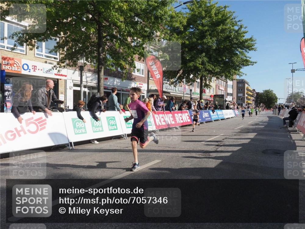 15.09.2024 - PSD Bank Halbmarathon Miley Keyser http://msf.ph/oto/7057346 15.09.2024 10:26:15 Ziel 9, 86, 88, 116, 118, 144, 181, 188, 200, 216, 242, 295 meine-sportfotos.de