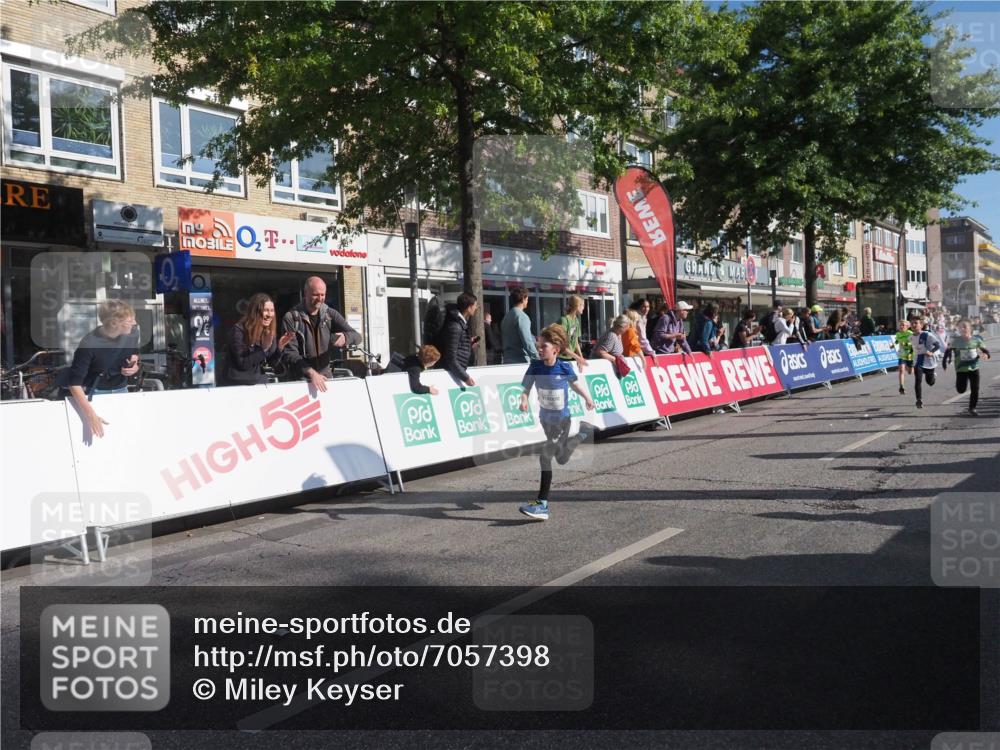 15.09.2024 - PSD Bank Halbmarathon Miley Keyser http://msf.ph/oto/7057398 15.09.2024 10:26:19 Ziel 9, 86, 88, 116, 118, 143, 144, 181, 188, 200, 216, 242, 251, 295 meine-sportfotos.de