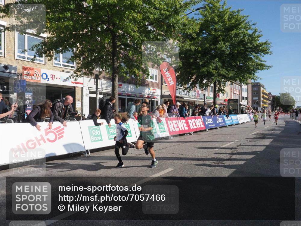 15.09.2024 - PSD Bank Halbmarathon Miley Keyser http://msf.ph/oto/7057466 15.09.2024 10:26:24 Ziel 9, 86, 88, 116, 118, 143, 144, 181, 188, 200, 216, 251, 295 meine-sportfotos.de