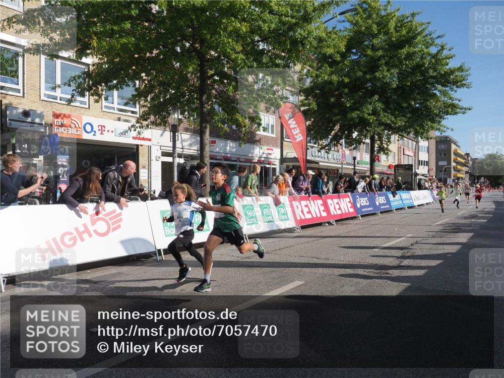 15.09.2024 - PSD Bank Halbmarathon Miley Keyser http://msf.ph/oto/7057470 15.09.2024 10:26:24 Ziel 9, 86, 88, 116, 118, 143, 144, 181, 188, 200, 216, 251, 295 meine-sportfotos.de