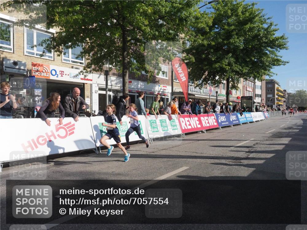 15.09.2024 - PSD Bank Halbmarathon Miley Keyser http://msf.ph/oto/7057554 15.09.2024 10:26:31 Ziel 86, 116, 118, 134, 143, 173, 188, 200, 209, 212, 216, 229, 237, 251, 307 meine-sportfotos.de