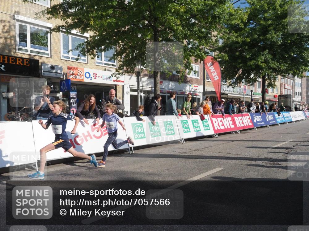 15.09.2024 - PSD Bank Halbmarathon Miley Keyser http://msf.ph/oto/7057566 15.09.2024 10:26:31 Ziel 86, 116, 118, 134, 143, 173, 188, 200, 209, 212, 216, 229, 237, 251, 307 meine-sportfotos.de