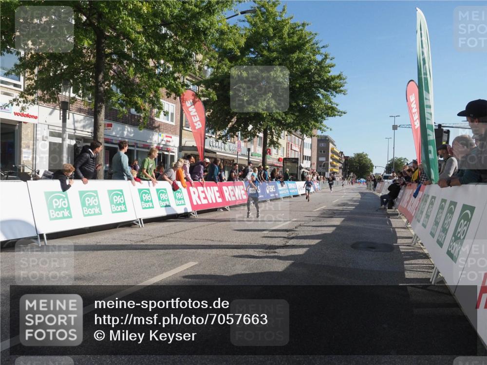 15.09.2024 - PSD Bank Halbmarathon Miley Keyser http://msf.ph/oto/7057663 15.09.2024 10:26:51 Ziel 42, 69, 196, 212, 215, 237, 284 meine-sportfotos.de