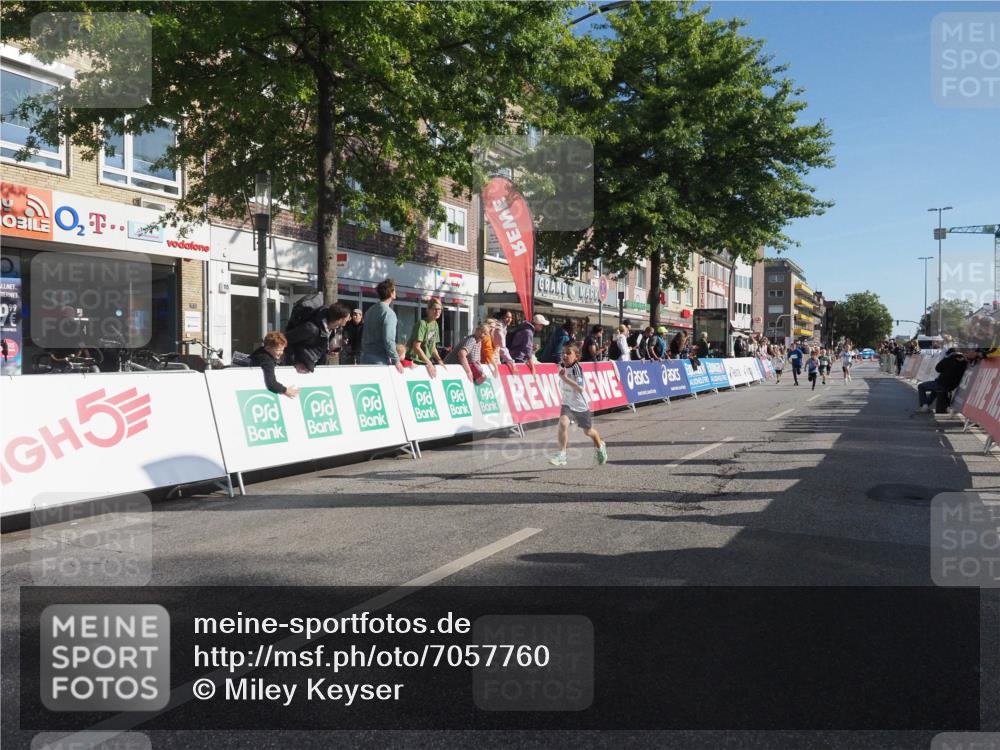 15.09.2024 - PSD Bank Halbmarathon Miley Keyser http://msf.ph/oto/7057760 15.09.2024 10:27:02 Ziel 18, 42, 69, 75, 82, 167, 198, 210, 270, 284, 294 meine-sportfotos.de