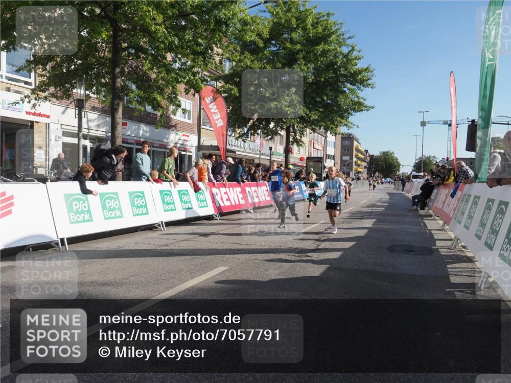 15.09.2024 - PSD Bank Halbmarathon Miley Keyser http://msf.ph/oto/7057791 15.09.2024 10:27:06 Ziel 18, 42, 69, 75, 82, 87, 136, 167, 198, 210, 270, 294 meine-sportfotos.de