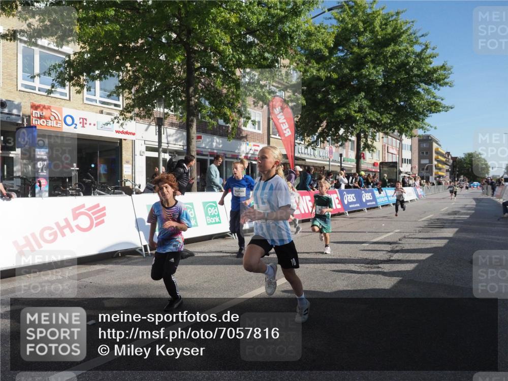 15.09.2024 - PSD Bank Halbmarathon Miley Keyser http://msf.ph/oto/7057816 15.09.2024 10:27:07 Ziel 18, 42, 69, 75, 82, 87, 136, 167, 198, 210, 270, 294 meine-sportfotos.de