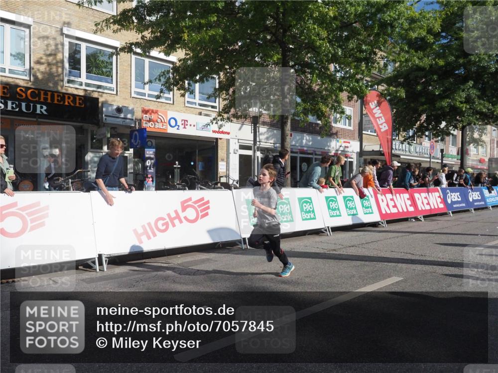 15.09.2024 - PSD Bank Halbmarathon Miley Keyser http://msf.ph/oto/7057845 15.09.2024 10:27:09 Ziel 18, 42, 48, 75, 82, 87, 136, 139, 167, 198, 210, 268, 270, 294 meine-sportfotos.de