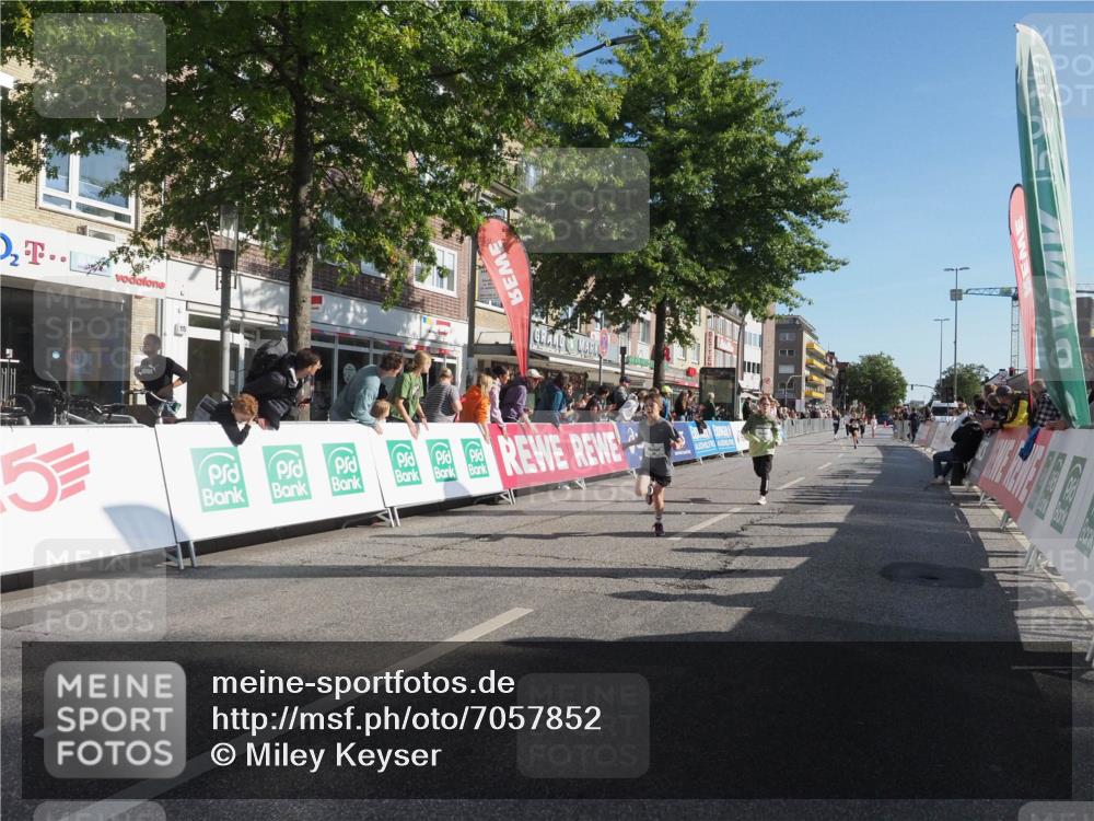 15.09.2024 - PSD Bank Halbmarathon Miley Keyser http://msf.ph/oto/7057852 15.09.2024 10:27:12 Ziel 18, 42, 48, 75, 82, 87, 136, 139, 167, 198, 210, 219, 268, 270, 272, 294 meine-sportfotos.de
