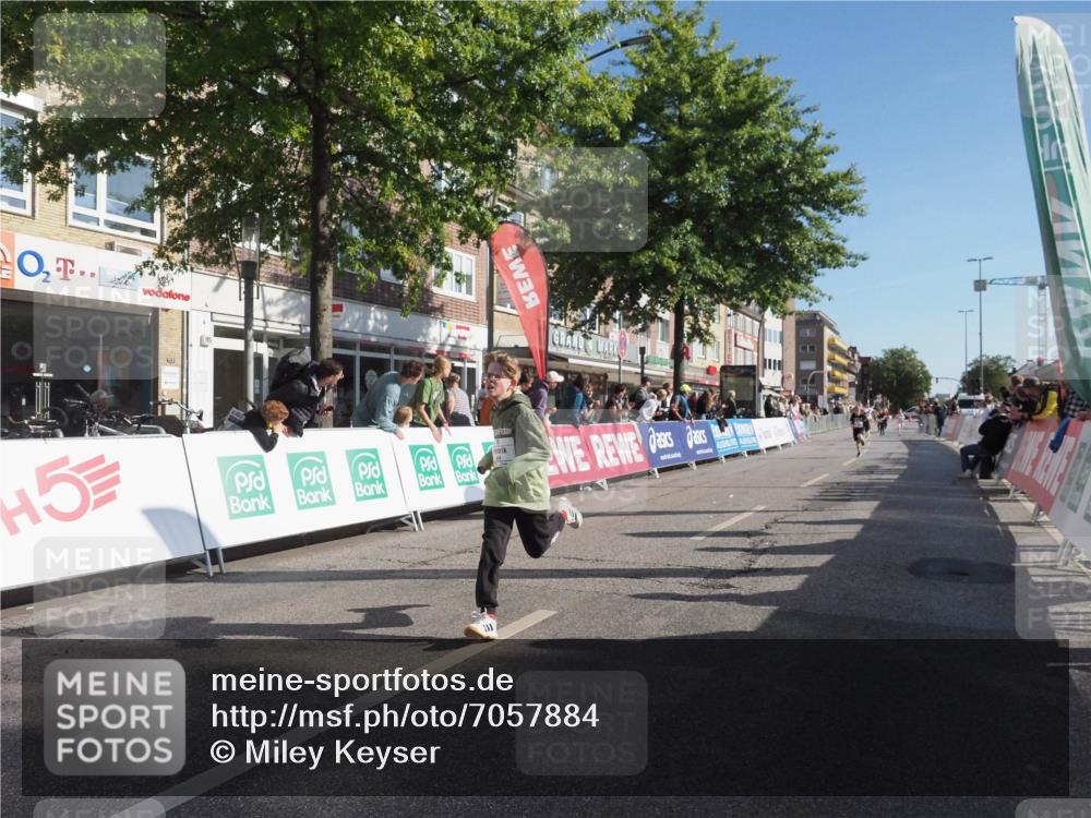 15.09.2024 - PSD Bank Halbmarathon Miley Keyser http://msf.ph/oto/7057884 15.09.2024 10:27:13 Ziel 18, 48, 75, 82, 87, 136, 139, 167, 198, 210, 219, 268, 270, 272, 294 meine-sportfotos.de
