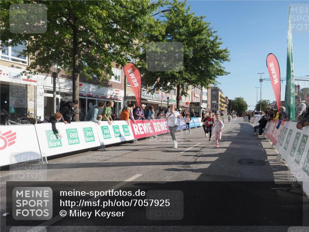 15.09.2024 - PSD Bank Halbmarathon Miley Keyser http://msf.ph/oto/7057925 15.09.2024 10:27:20 Ziel 8, 48, 87, 122, 136, 139, 174, 198, 210, 219, 233, 268, 272 meine-sportfotos.de