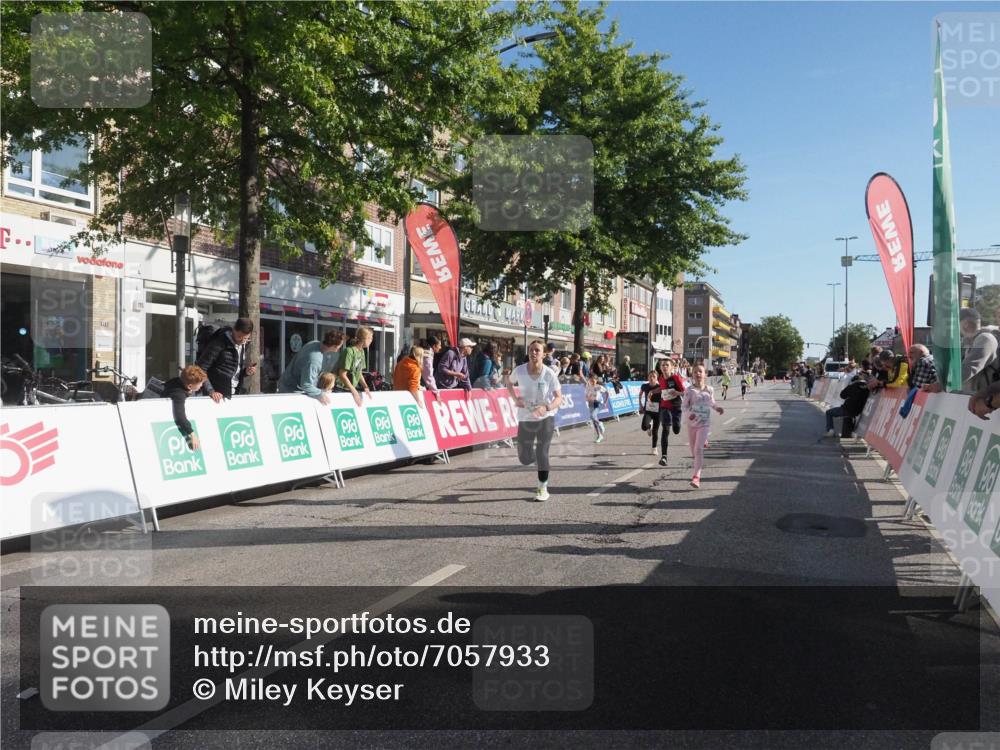 15.09.2024 - PSD Bank Halbmarathon Miley Keyser http://msf.ph/oto/7057933 15.09.2024 10:27:21 Ziel 8, 48, 87, 122, 136, 139, 174, 198, 210, 219, 233, 268, 272 meine-sportfotos.de
