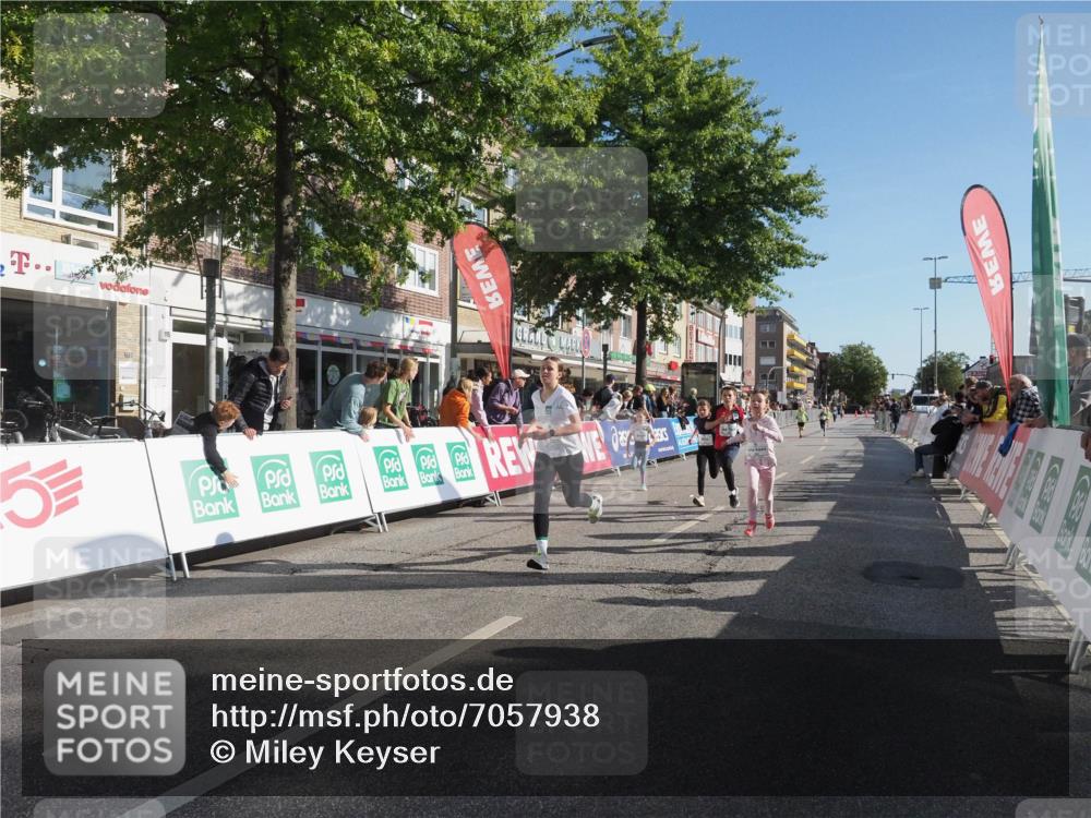 15.09.2024 - PSD Bank Halbmarathon Miley Keyser http://msf.ph/oto/7057938 15.09.2024 10:27:21 Ziel 8, 48, 87, 122, 136, 139, 174, 198, 210, 219, 233, 268, 272 meine-sportfotos.de