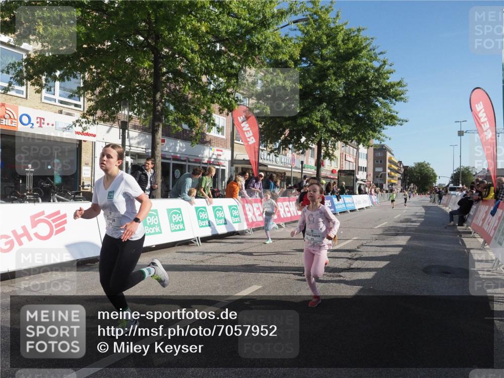 15.09.2024 - PSD Bank Halbmarathon Miley Keyser http://msf.ph/oto/7057952 15.09.2024 10:27:22 Ziel 8, 48, 87, 122, 136, 139, 174, 210, 219, 233, 268, 272 meine-sportfotos.de