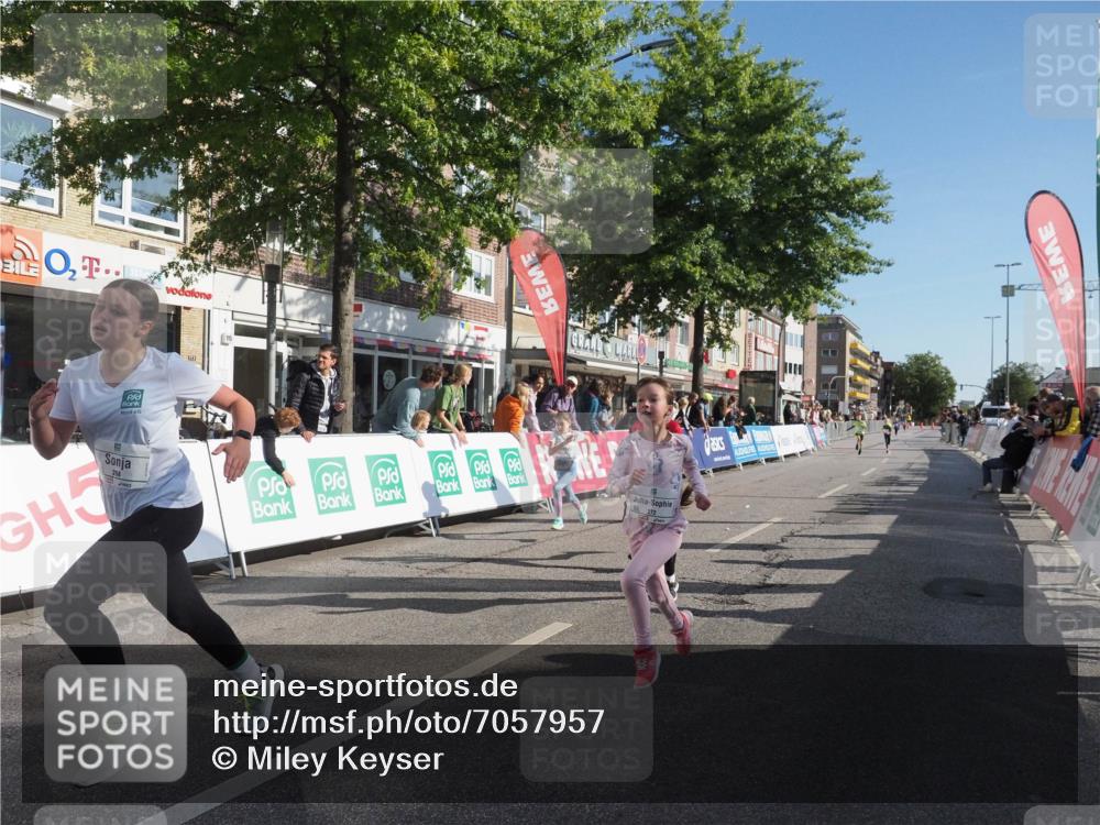 15.09.2024 - PSD Bank Halbmarathon Miley Keyser http://msf.ph/oto/7057957 15.09.2024 10:27:22 Ziel 8, 48, 87, 122, 136, 139, 174, 210, 219, 233, 268, 272 meine-sportfotos.de