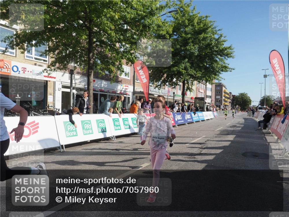 15.09.2024 - PSD Bank Halbmarathon Miley Keyser http://msf.ph/oto/7057960 15.09.2024 10:27:22 Ziel 8, 48, 87, 122, 136, 139, 174, 210, 219, 233, 268, 272 meine-sportfotos.de