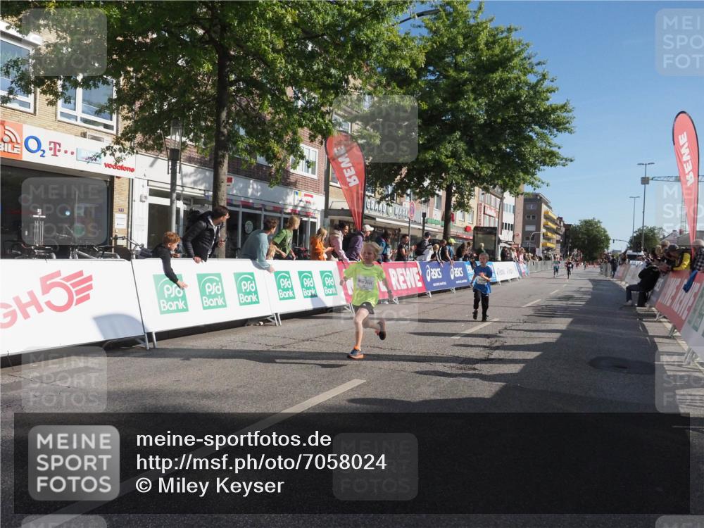 15.09.2024 - PSD Bank Halbmarathon Miley Keyser http://msf.ph/oto/7058024 15.09.2024 10:27:33 Ziel 8, 37, 101, 103, 122, 125, 159, 174, 204, 233 meine-sportfotos.de