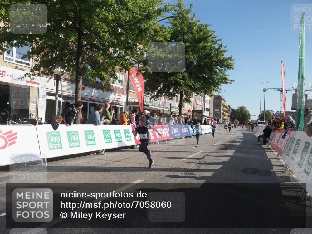 15.09.2024 - PSD Bank Halbmarathon Miley Keyser http://msf.ph/oto/7058060 15.09.2024 10:27:38 Ziel 8, 27, 28, 37, 73, 101, 103, 122, 125, 159, 174, 204, 233, 249 meine-sportfotos.de