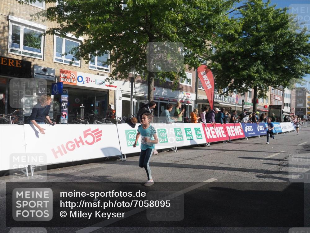15.09.2024 - PSD Bank Halbmarathon Miley Keyser http://msf.ph/oto/7058095 15.09.2024 10:27:40 Ziel 8, 27, 28, 37, 73, 101, 103, 122, 125, 159, 204, 249, 296 meine-sportfotos.de