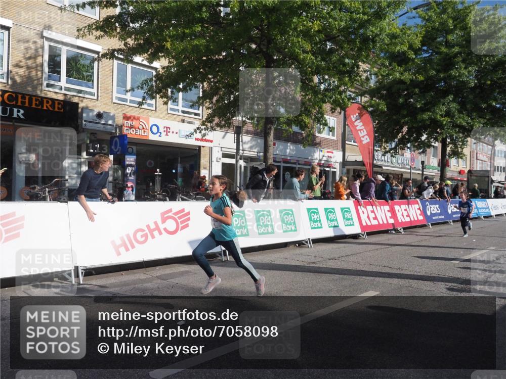 15.09.2024 - PSD Bank Halbmarathon Miley Keyser http://msf.ph/oto/7058098 15.09.2024 10:27:40 Ziel 8, 27, 28, 37, 73, 101, 103, 122, 125, 159, 204, 249, 296 meine-sportfotos.de