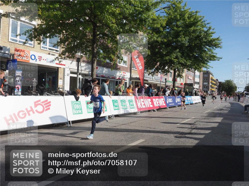 15.09.2024 - PSD Bank Halbmarathon Miley Keyser http://msf.ph/oto/7058107 15.09.2024 10:27:42 Ziel 8, 27, 28, 37, 73, 101, 103, 108, 125, 138, 159, 204, 249, 296 meine-sportfotos.de