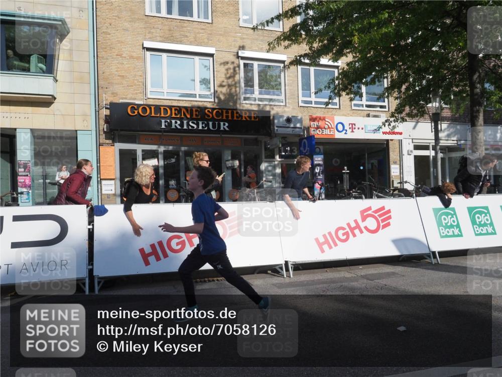 15.09.2024 - PSD Bank Halbmarathon Miley Keyser http://msf.ph/oto/7058126 15.09.2024 10:27:43 Ziel 27, 28, 37, 73, 101, 103, 108, 125, 128, 138, 159, 204, 249, 296 meine-sportfotos.de