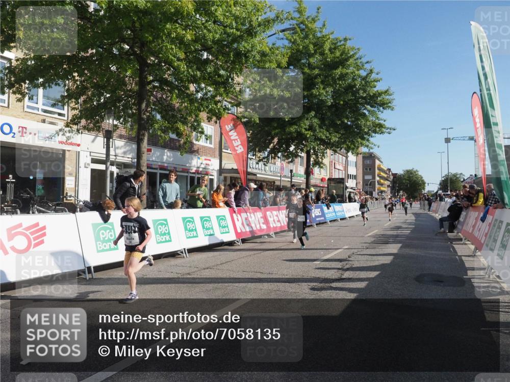 15.09.2024 - PSD Bank Halbmarathon Miley Keyser http://msf.ph/oto/7058135 15.09.2024 10:27:44 Ziel 27, 28, 37, 73, 101, 103, 108, 125, 128, 138, 159, 204, 249, 296 meine-sportfotos.de