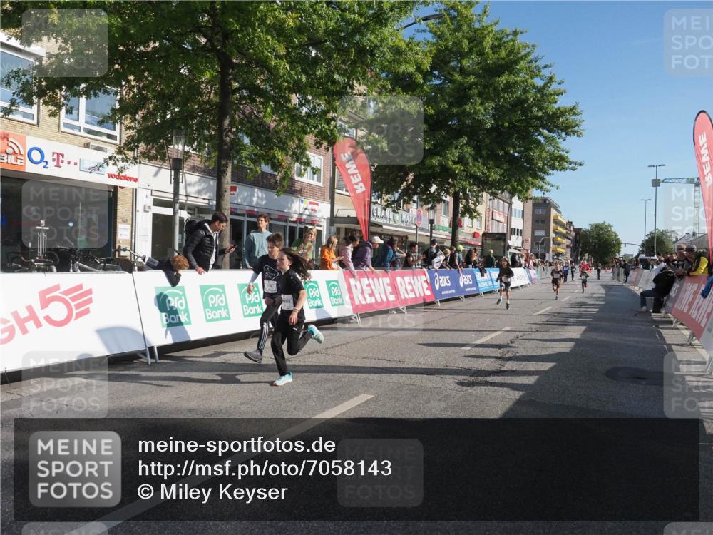 15.09.2024 - PSD Bank Halbmarathon Miley Keyser http://msf.ph/oto/7058143 15.09.2024 10:27:46 Ziel 27, 28, 37, 73, 101, 103, 108, 125, 128, 138, 159, 204, 249, 296 meine-sportfotos.de