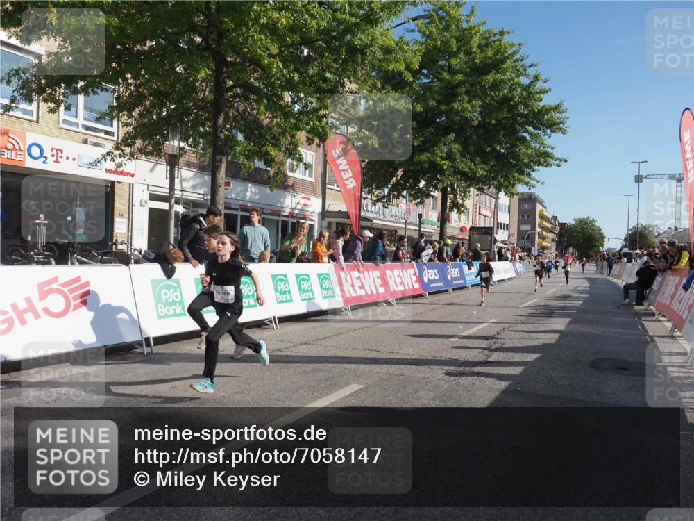 15.09.2024 - PSD Bank Halbmarathon Miley Keyser http://msf.ph/oto/7058147 15.09.2024 10:27:46 Ziel 27, 28, 37, 73, 101, 103, 108, 125, 128, 138, 159, 204, 249, 296 meine-sportfotos.de