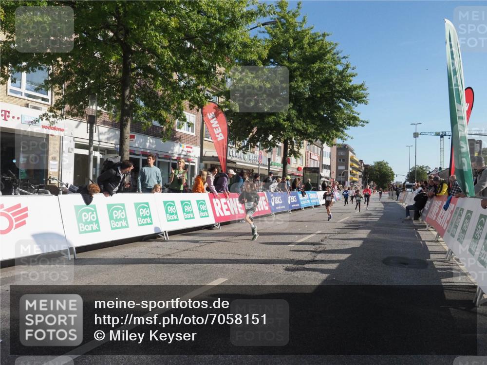 15.09.2024 - PSD Bank Halbmarathon Miley Keyser http://msf.ph/oto/7058151 15.09.2024 10:27:47 Ziel 27, 28, 37, 73, 101, 103, 108, 125, 128, 138, 204, 249, 261, 296 meine-sportfotos.de